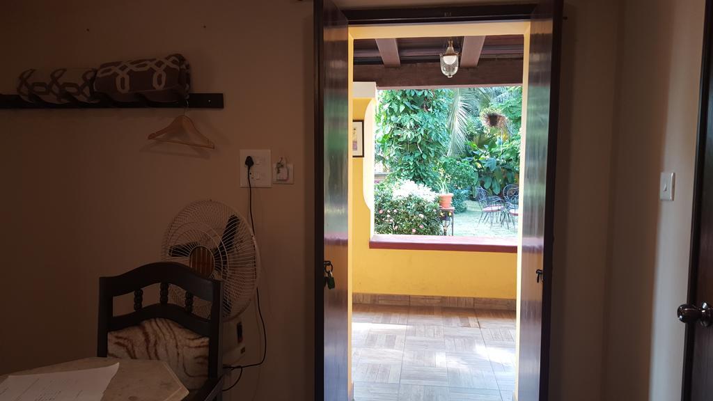 Casa Menezes - A Heritage Goan Homestay Bambolim Bilik gambar
