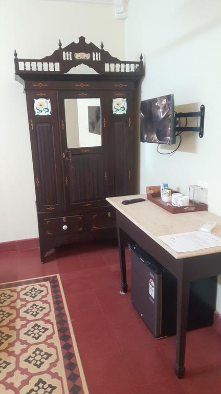 Casa Menezes - A Heritage Goan Homestay Bambolim Bilik gambar