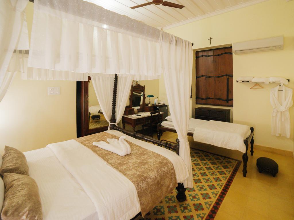 Casa Menezes - A Heritage Goan Homestay Bambolim Luaran gambar