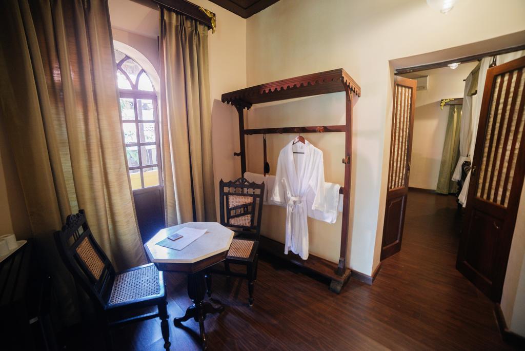 Casa Menezes - A Heritage Goan Homestay Bambolim Luaran gambar
