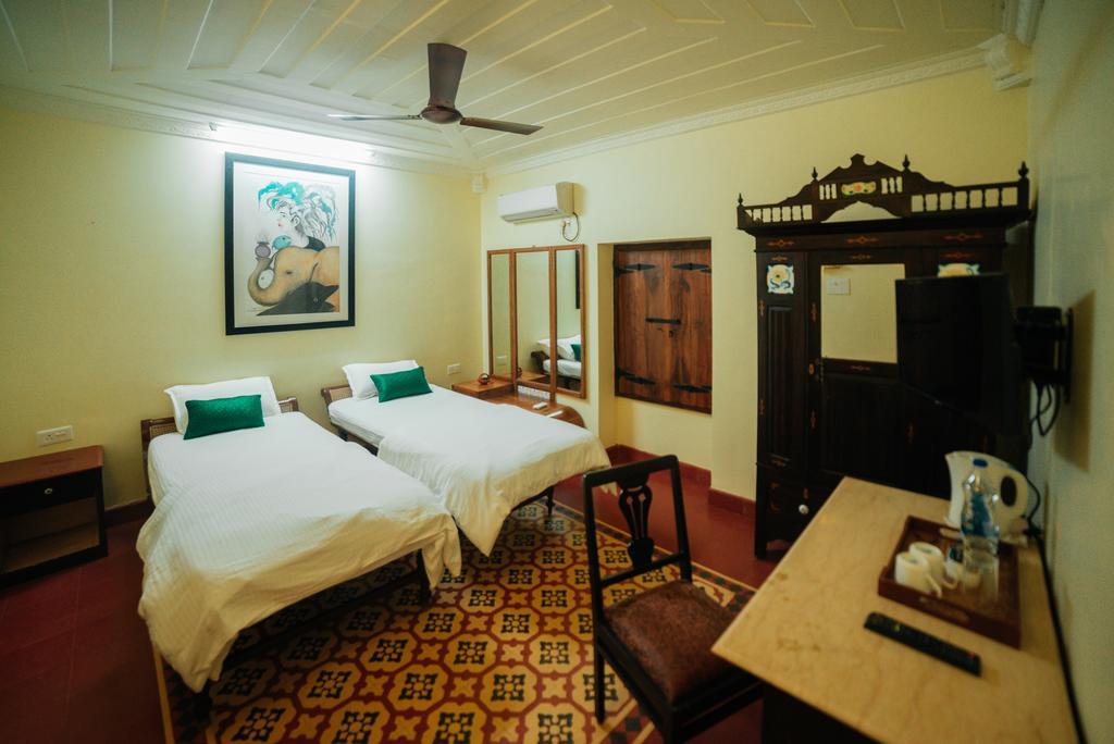 Casa Menezes - A Heritage Goan Homestay Bambolim Luaran gambar
