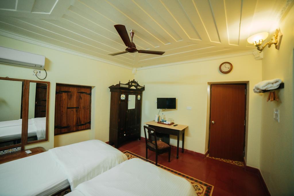 Casa Menezes - A Heritage Goan Homestay Bambolim Luaran gambar