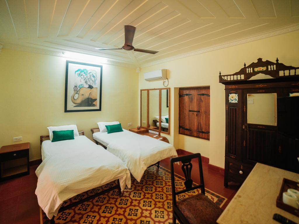 Casa Menezes - A Heritage Goan Homestay Bambolim Luaran gambar